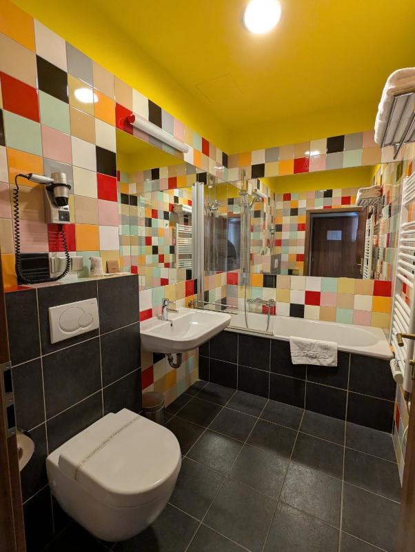 Deluxe Double or Twin Room with Balcony image 2