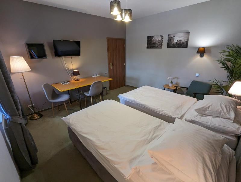 Deluxe Double or Twin Room image 2