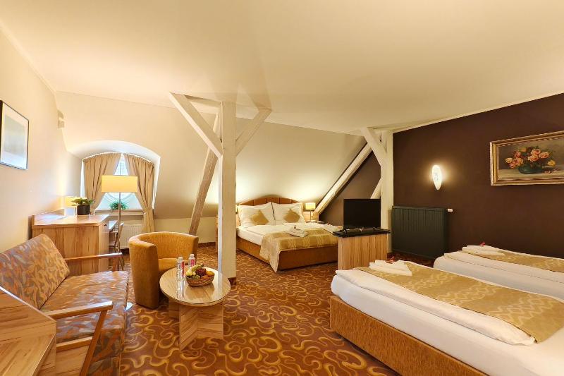 Family Room image 3