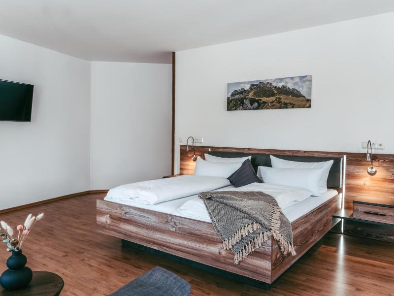 Deluxe Double Room image 2