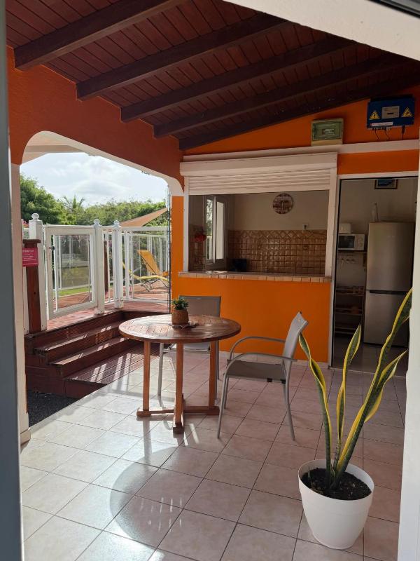 Maison cosy à Saint-François avec piscine - image 11
