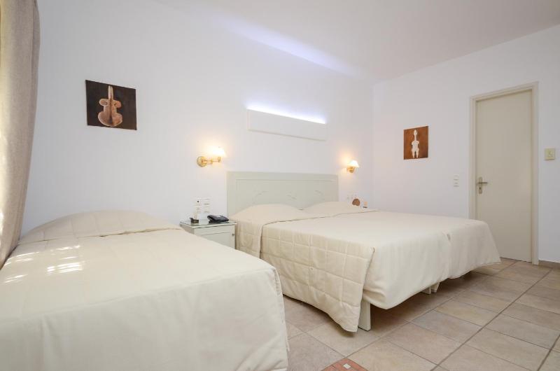 Standard Triple Room image 2