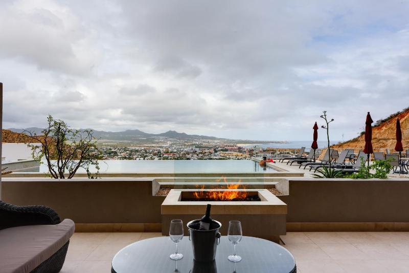 Luxe Mtn Top Retreat w/ Pool Access & Sea View! - image 15