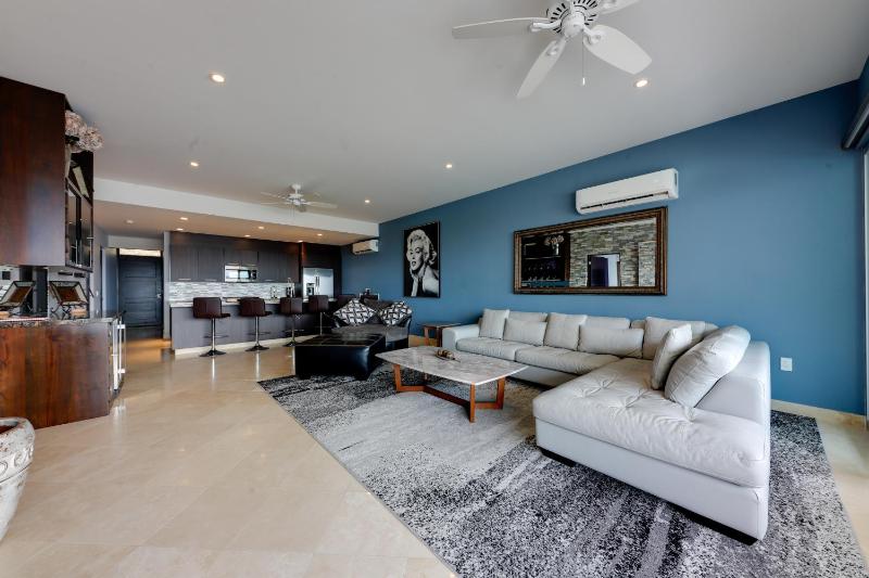 Luxe Mtn Top Retreat w/ Pool Access & Sea View! - image 3