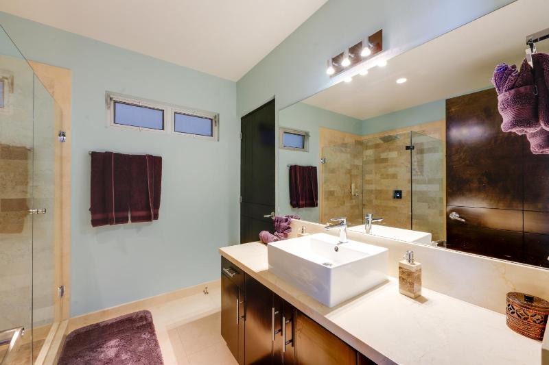 Luxe Mtn Top Retreat w/ Pool Access & Sea View! - image 14