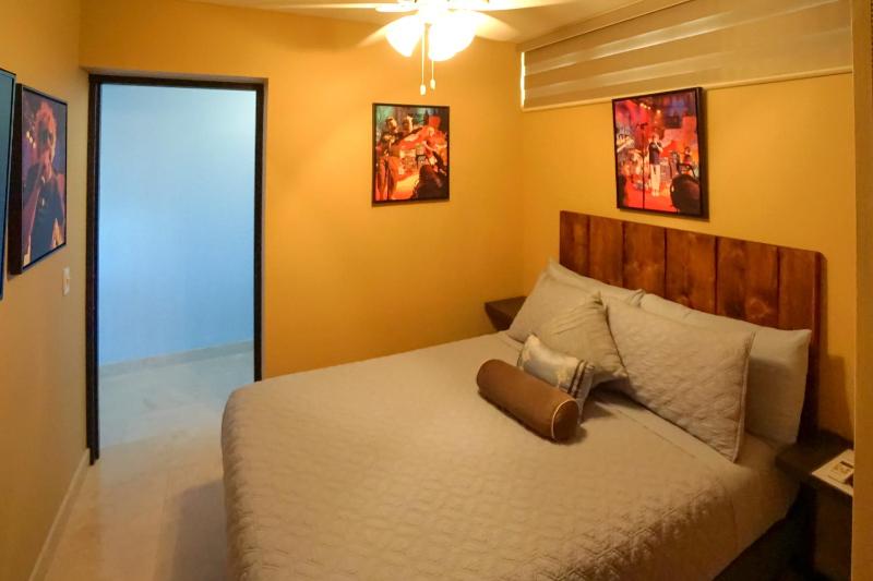 Luxe Mtn Top Retreat w/ Pool Access & Sea View! - image 8