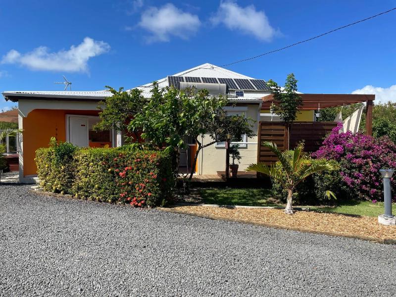 Maison avec terrasse à Saint-François - 50 m² avec spa - image 1