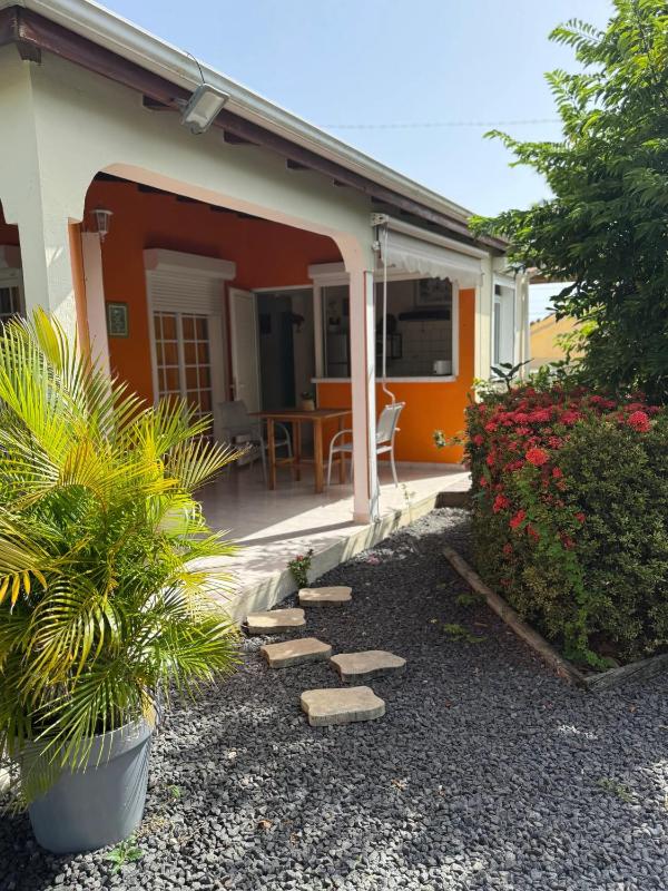 Maison avec terrasse à Saint-François - 50 m² avec spa - image 2