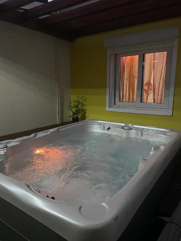 Maison avec terrasse à Saint-François - 50 m² avec spa - image 4