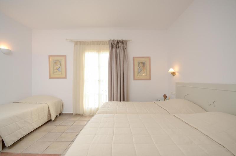 Standard Triple Room image 3