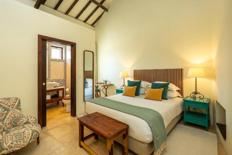 Double or Twin Room image 4