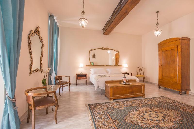 Family One-Bedroom Apartment with Balcony image 4