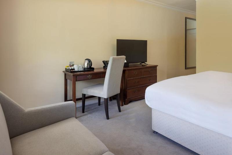 Double Room with Balcony image 4