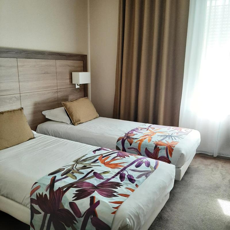 Two Connecting Double Rooms image 3