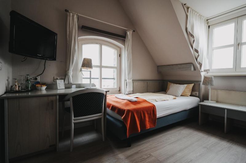 Single Room image 3