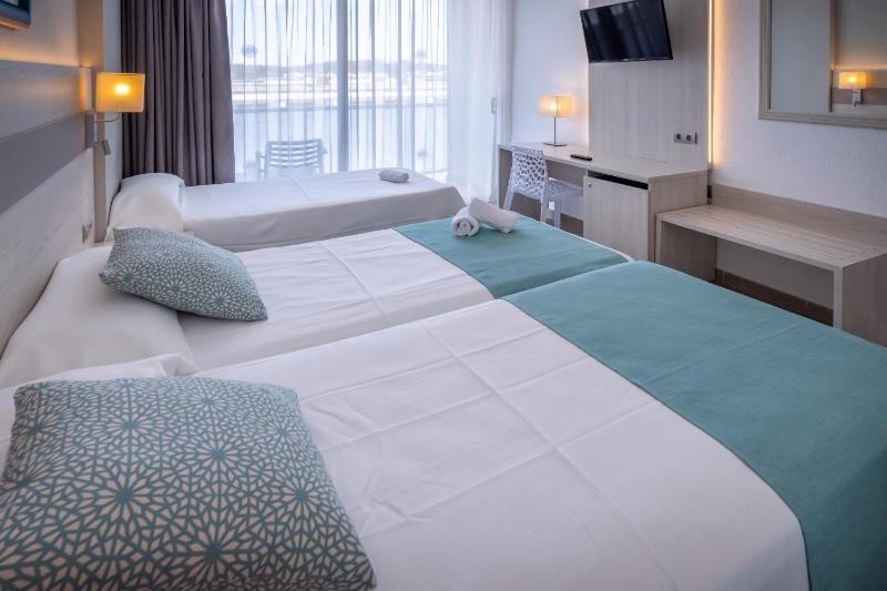 Standard Triple Room (2 Adults + 1 Child) image 4