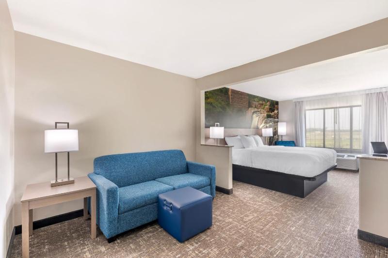 King Suite - Non-Smoking image 2