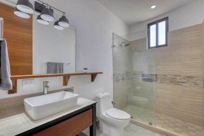 Beautiful and elegant Apt Near Downtown - image 7