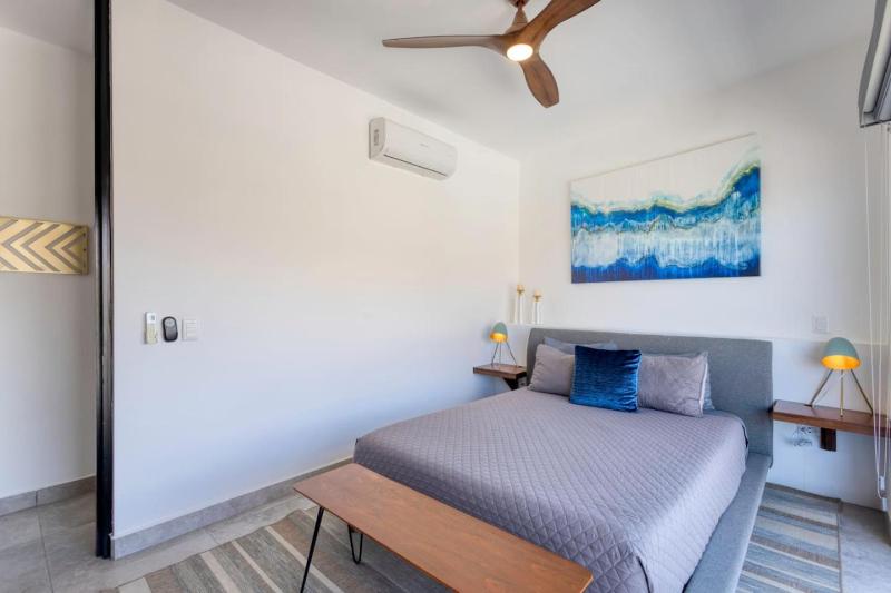 Beautiful and elegant Apt Near Downtown - image 5