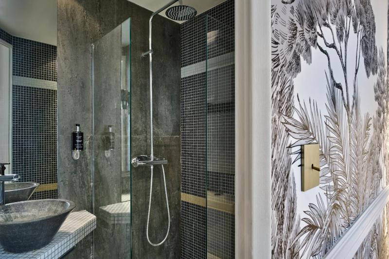 Classic Twin Room image 3