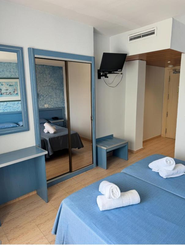 Twin Room image 3