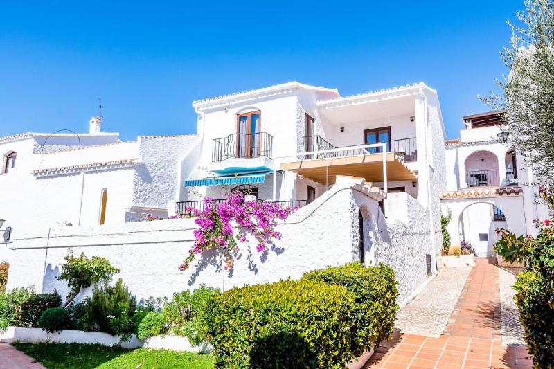 Villa Las violetas with 2 communal pools - image 1