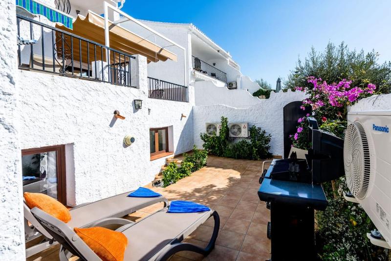 Villa Las violetas with 2 communal pools - image 5