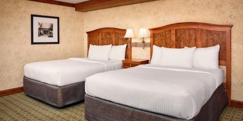 West Wing Preferred Two Queen Beds Room image 1