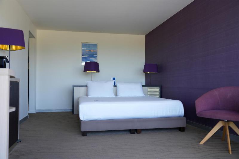 Double Room with Sea View image 4