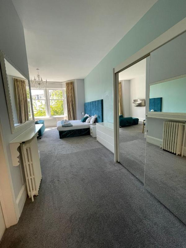 Deluxe Suite image 1