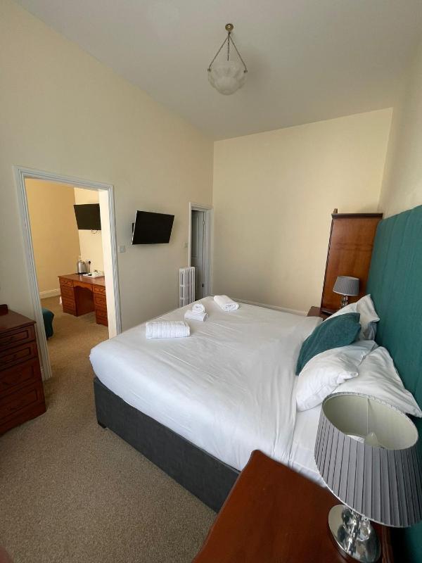 Standard Suite image 4