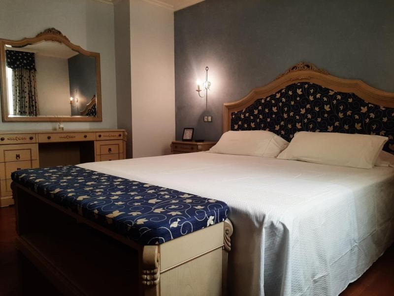 Deluxe Double Room image 3