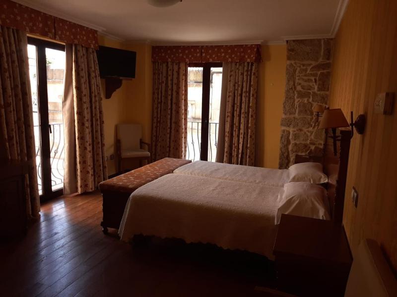 Twin Room image 2