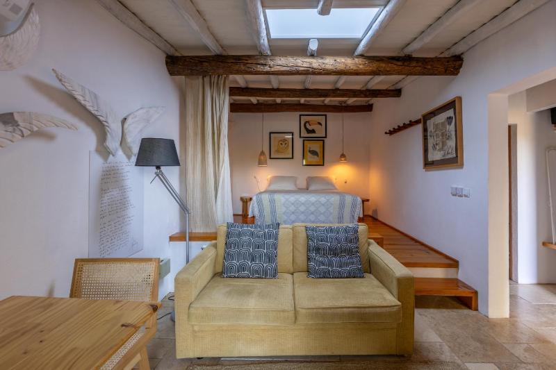 Studio Apartment image 3