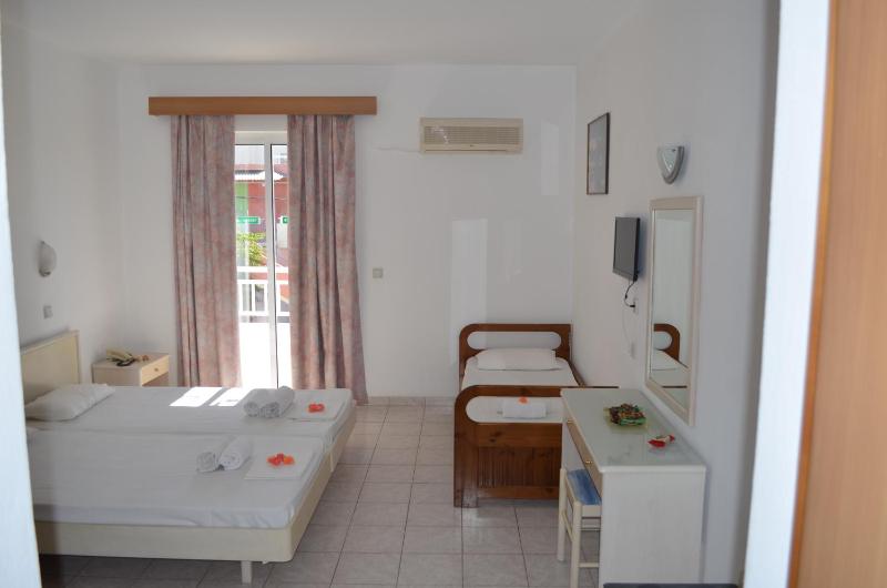 Studio (3 Adults) image 1