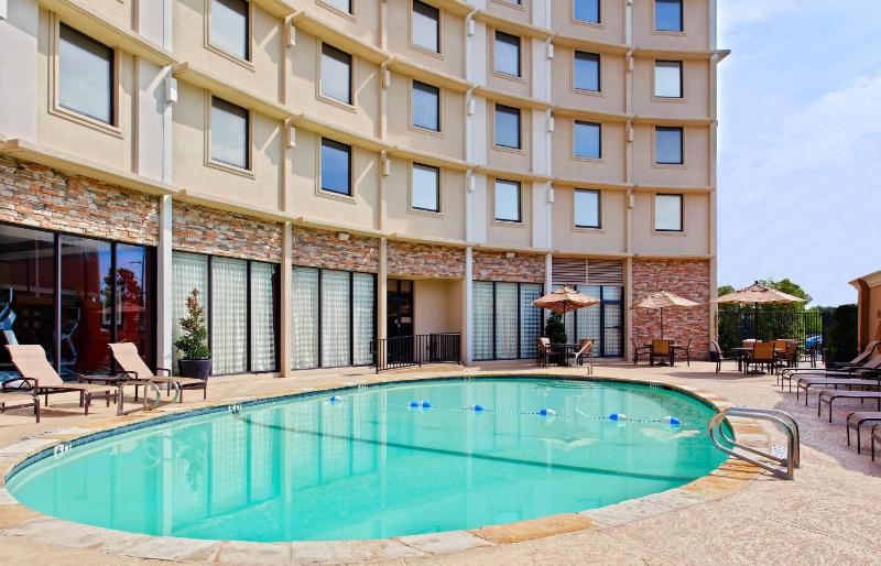 Holiday Inn Express Dallas Market Center By IHG - image 49