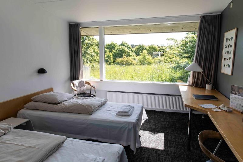 Double or Twin Room image 3