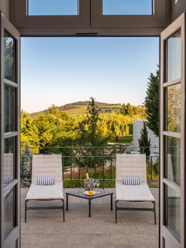 Junior Suite with Pool View image 3