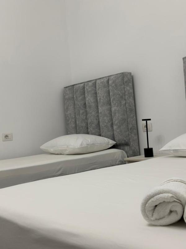 Gold Rooms II - image 7