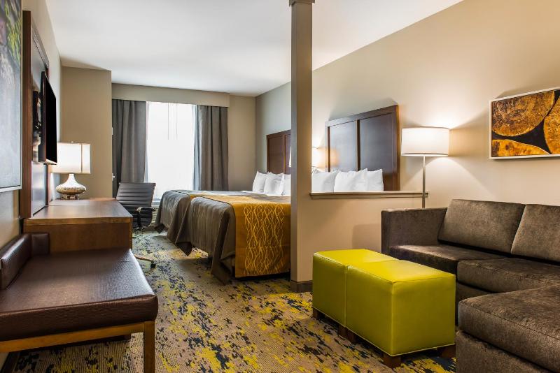 Queen Suite with Two Queen Beds - Non-Smoking image 3