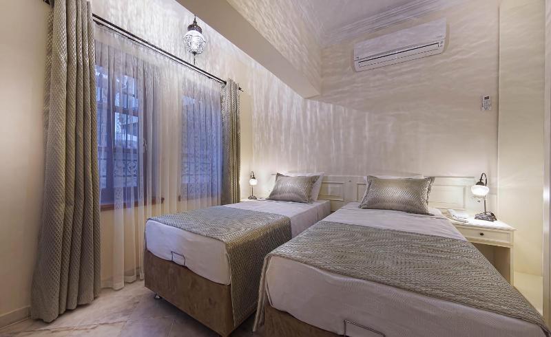 Standard Triple Room image 4