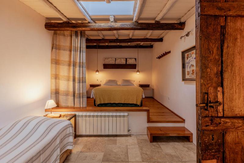 One-Bedroom Apartment image 1