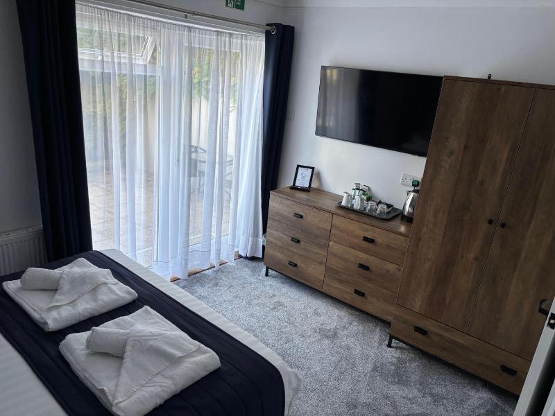Double Room image 3