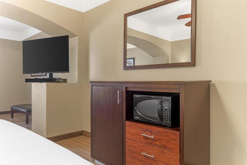 King Suite - Non-Smoking image 4