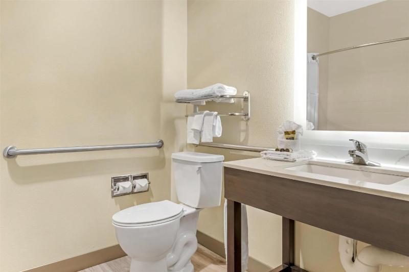 Queen Room with Two Queen Beds - Disability Access/Non-Smoking image 2