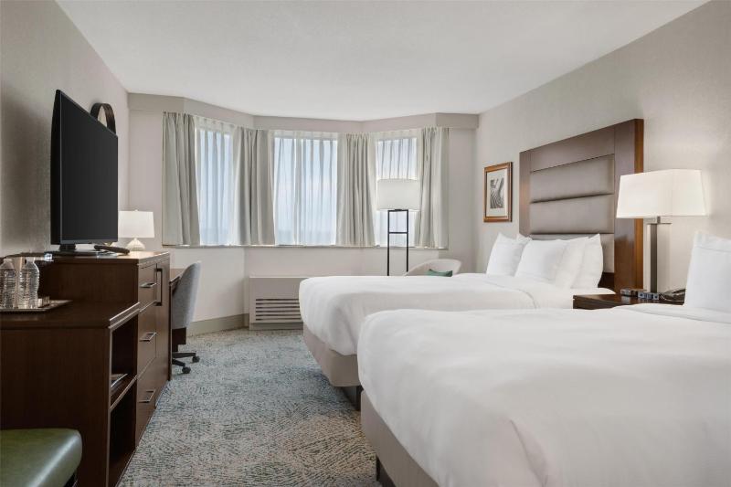 Queen Room with Two Queen Beds image 2