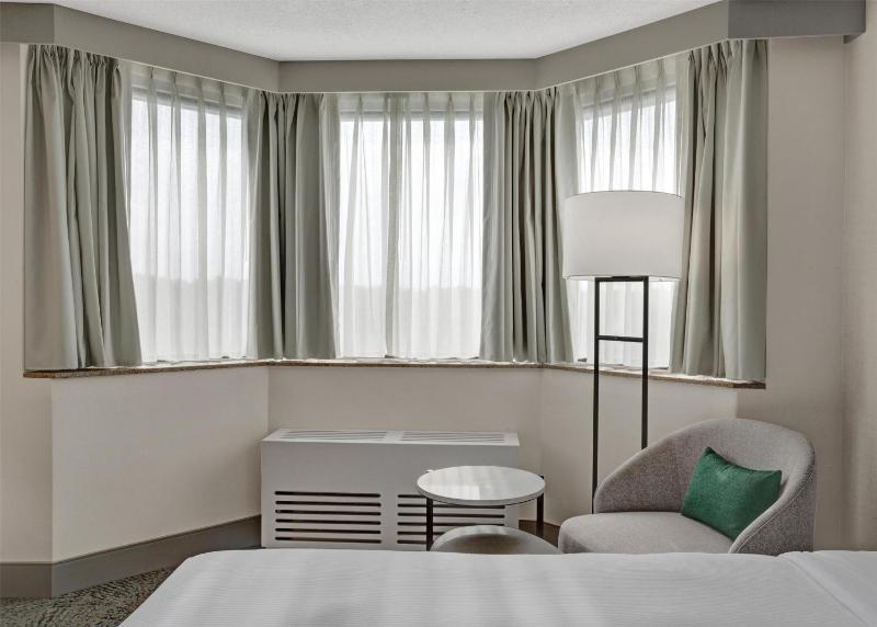 Queen Room with Two Queen Beds image 4