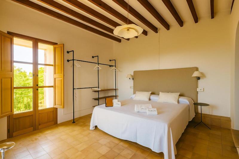 Standard Twin Room with Garden View image 1