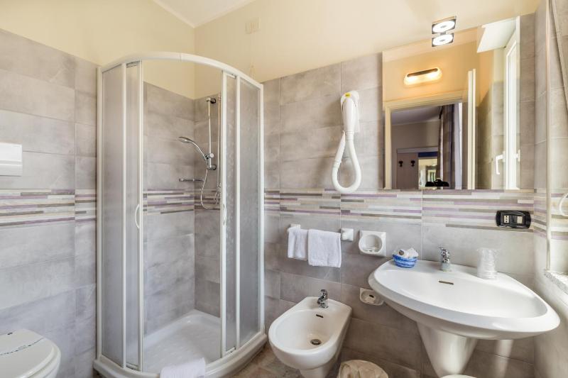 Superior Quadruple Room image 3