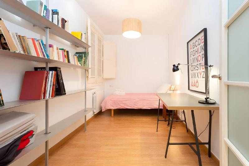 Filmoteca Sarria 1- wifi quiet bright comfi - image 6